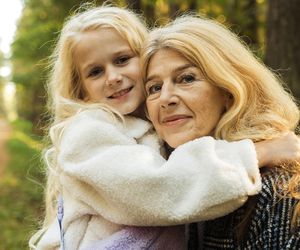 Opieka nad wnukami wydłuża życie. Jest jednak jeden warunek