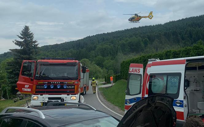 Makabryczny wypadek pod Brzeskiem. 29-letni motocyklista wbił się pod volkswagena. Nie żyje [ZDJĘCIA]