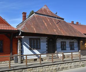 To jedno z najmniejszych miast w Małopolsce. Jedna decyzja papieża sprawiła, że stało się sławne
