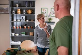 Na Wspólnej, odcinek 2803. Roman (Waldemar Obłoza), Honoarata (Aleksandra Konieczna)