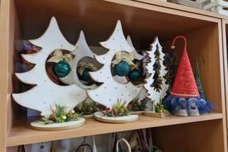 Podopieczni Caritas z Rudnika nad Sanem przygotowują ozdoby świąteczne [GALERIA]