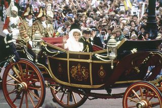 Książę Andrzej przestał być księciem! Fergie ucieknie za granicę?