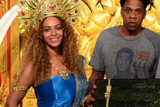 Beyonce i Jay Z w Tajlandii - Beyonce pozowała w tradycyjnym stroju, Jay Z tradycyjnie smutny :D
