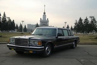 ZIŁ-a 41052 - tą limuzyną jeździli Gorbaczow i Jelcyn
