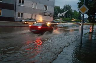 Krajobraz po burzach i ulewach na Śląsku i w Zagłębiu. Zalało ulice Czeladzi, Bytomia, Rudy Śląskiej [ZDJĘCIA,WIDEO]