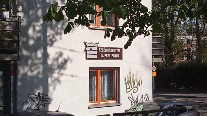 Balkony z widokiem na ścianę