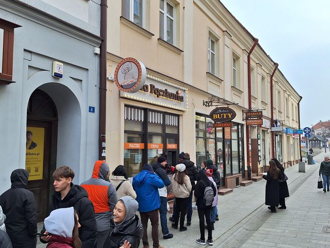 Rzeszowianie tłumnie ruszyli po pączki w Tłusty Czwartek 