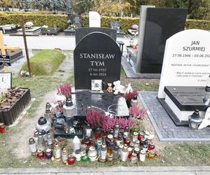 Tak wyglądają groby Zapasiewicza, Tyma, Kołaczkowskiej, Stoparczyk