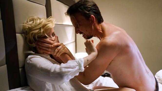 Barwy szczęścia odcinek 1940: Bożena (Marieta Żukowska), Kowaluk (Modest Ruciński)