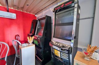 Dziki pawilon hazardowy na Ochocie 