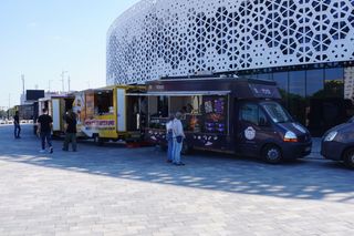 Festiwal Food Trucków w Olsztynie. Pod halą Urania można zjeść dania z kuchni całego świata [ZDJĘCIA]