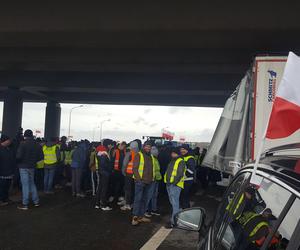 ​Na S5 koło Leszna zaczęła się druga doba rolniczego protestu