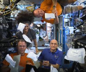 Thanksgiving astronautów bez grawitacji, ale z brukselką i wędzonym indykiem