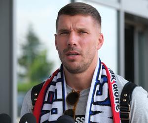 Lukas Podolski żadnej roboty się nie boi, teraz wsiadł na potężną maszynę. „To jak zamawianie pizzy”