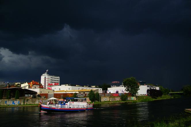 Burza w Bydgoszczy. IMGW zapowiada kolejne załamanie pogody