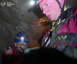 Akcja ratunkowa w Jaskini Salmopolskiej w Beskidach. Ratownicy walczyli o grotołaza przez 4 godziny