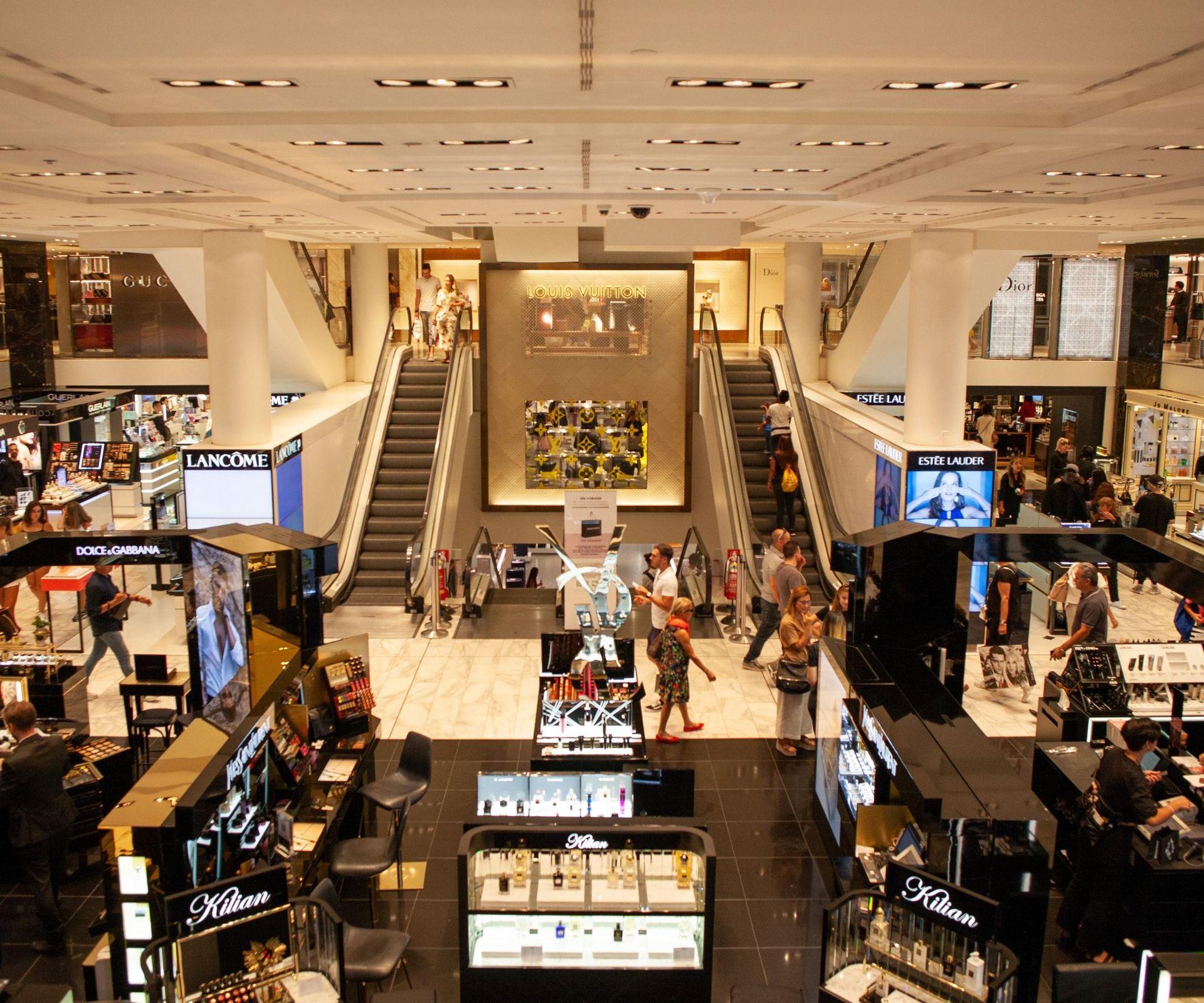 Czy jutro sklepy są otwarte 1 stycznia 2025? Od której do której