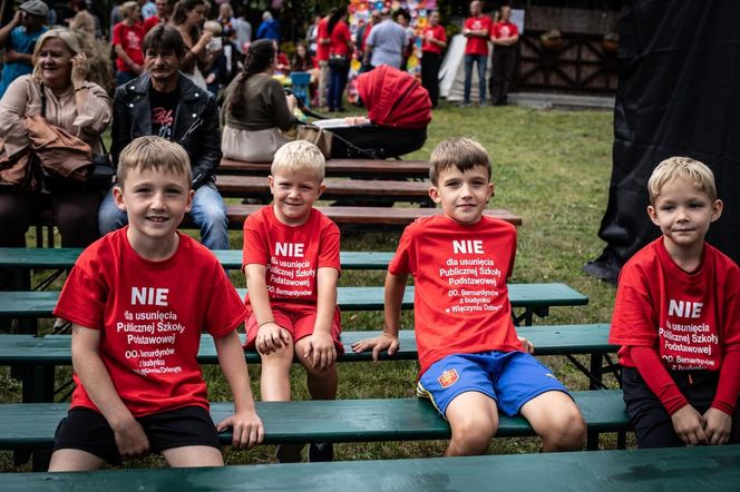 Obrońcy Szkoły we Wiaczyniu podczas Dożynek 2025
