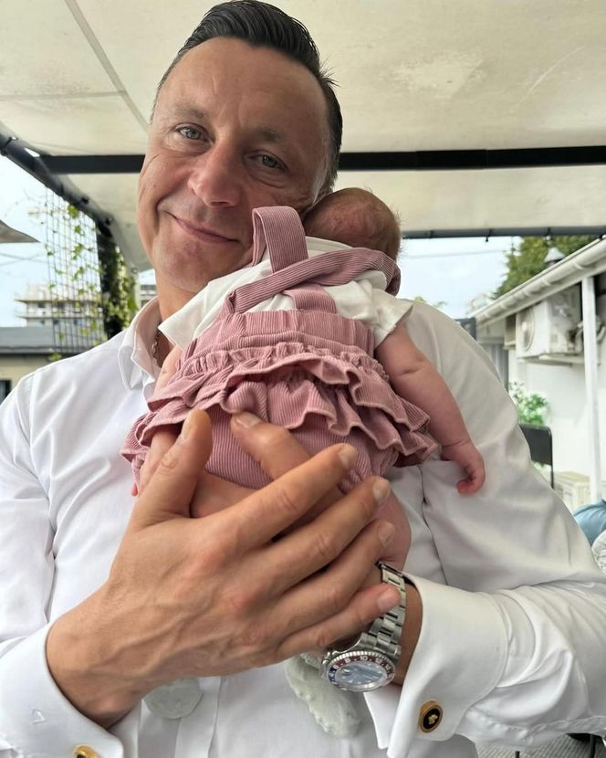 Tomasz Hajto o narodzinach córki i walce o jej życie. Zdradził nam traumatyczne szczegóły. Teraz kipi szczęściem