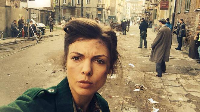 Czas honoru 7 sezon. Władek (Jan Wieczorkowski), Ruda (Karolina Gorczyca) na planie