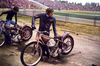 Stary żużel w kolorze