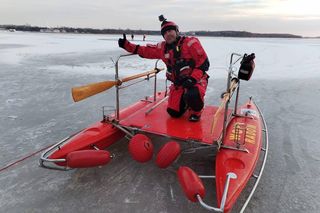 Strażacy OSP szkolili się pod okiem ratowników WOPR Radom z ratownictwa lodowego 