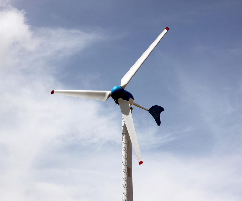 Przydomowa elektrownia wiatrowa 5 kW czy 10 kW? Czy to się opłaca?