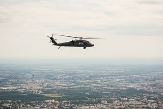 Policyjny Black Hawk nad Warszawą. Co naprawdę działo się na niebie 1 listopada?