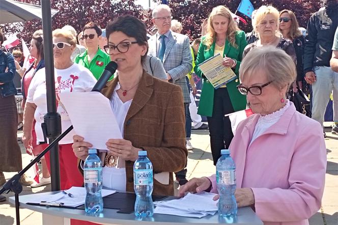 Manifestacja 4 czerwca na placu Solidarności w Szczecinie