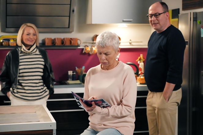 Barwy szczęścia, odc. 3212. Krystyna (Hanna Bieluszko), Marek Złoty (Marcin Perchuć), Olga (Dorota Łukasiewicz-Kwietniewska)