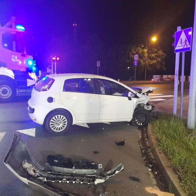 Zderzenie dwóch samochodów przy Trapezie w Lesznie