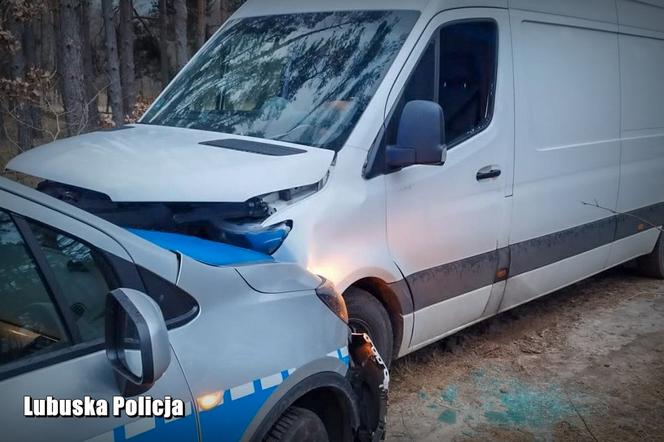 Szalony pościg za trojgiem nastolatków w Lubuskiem! Dwóch policjantów wylądowało w szpitalu [ZDJĘCIA].