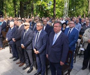 Pielgrzymka mężczyzn do Piekar Śląskich 2025. Tysiące wiernych na Kalwaryjskim Wzgórzu