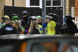 Rzeź w pociągu! Dziewięć osób walczy o życie