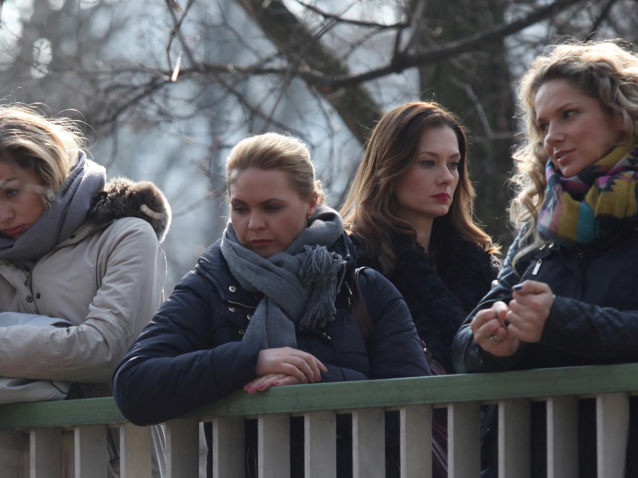 Przyjaciółki 5 sezon odc. 61. Inga (Małgorzata Socha), Patrycja (Joanna Liszowska), Anka (Magdalena Stużyńska), Zuza (Anita Sokołowska)