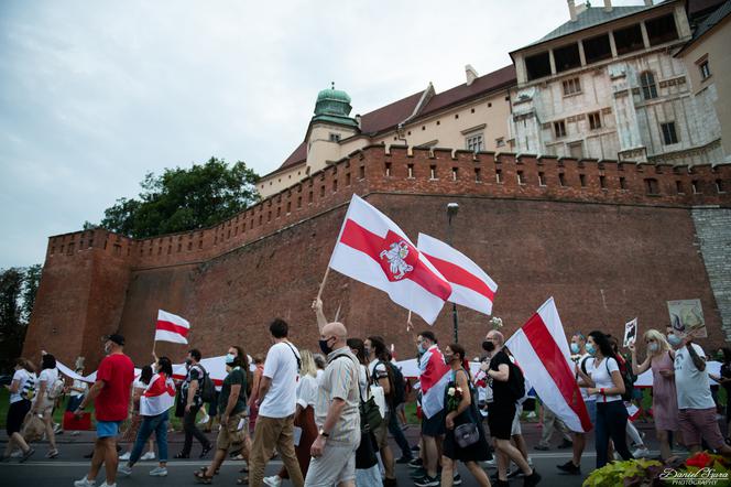 Marsz solidarności z Białorusinami w Krakowie