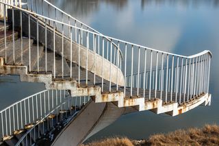 Kręte schody Mostu Gdańskiego w Warszawie