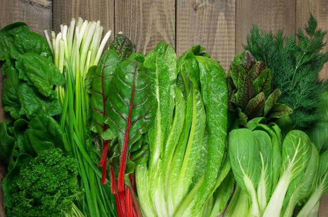 Jedz więcej zielonych warzyw liściastych, jeśli chcesz zbudować siłę mięśni