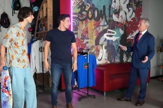 Barwy szczęścia, odc. 3140. Wiktor (Grzegorz Kestranek), Tomasz Kępski (Jakub Sokołowski), Henryk (Zbigniew Suszyński)