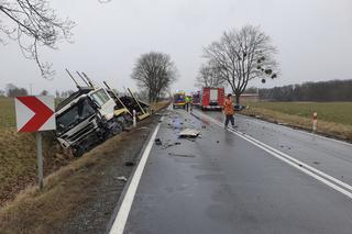 Śmiertelny wypadek na DK11 pod Kluczborkiem! 42-latek zginął po zderzeniu z tirem 