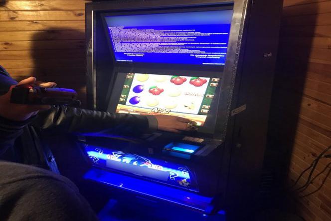 NIELEGALNE automaty do gier i narkotyki. Zatrzymano 42-letnią kobietę