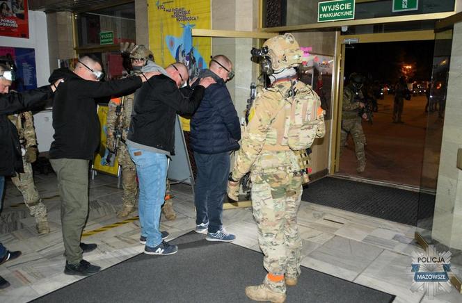 Ćwiczenia służb w radomskim teatrze