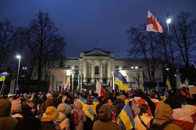 Manifestacja solidarnościowa z Ukrainą pod ambasadą Rosji