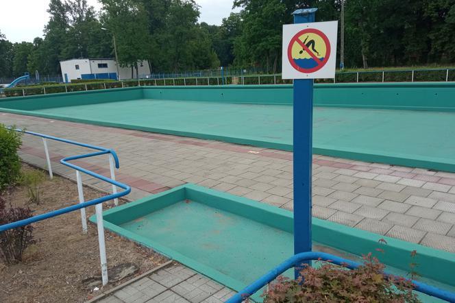 Małe szanse na otwarcie basenu przy ul. Strzeleckiej. Mamy inne priorytety - mówił na spotkaniu w tej sprawie radnym, prezydent Łukasz Borowiak