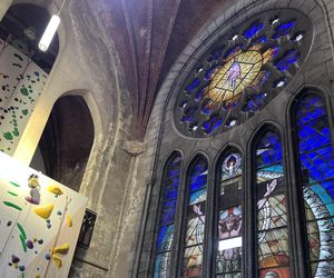 Ścianka wspinaczkowa w kościele św. Antoniego Padewskiego w Brukseli