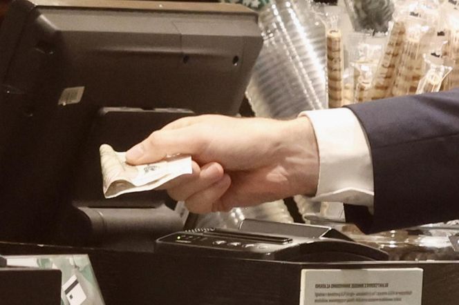 Daniel Obajtek szpanuje pięćsetkami