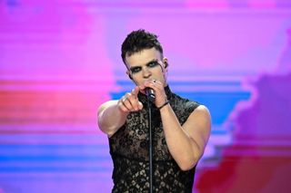 Cyms rozbijał publiczność w Sopocie, a potem wszedł ON. Demoniczne show Cugowskiego w okularach ojca!