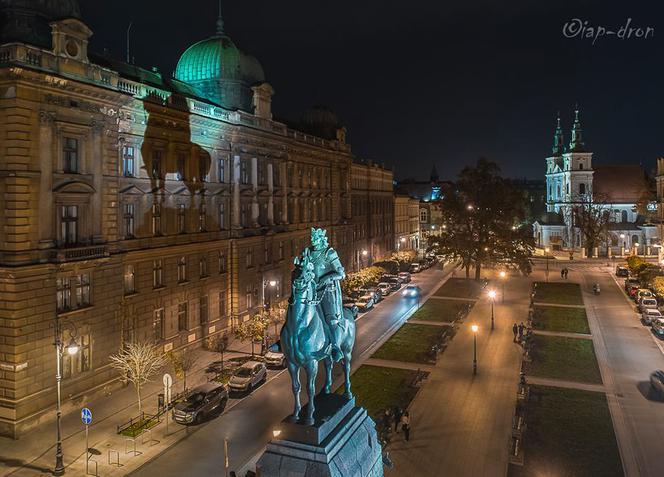 Kraków niczym Las Vegas. Takich zdjęć nocnego miasta jeszcze nie widziałeś!