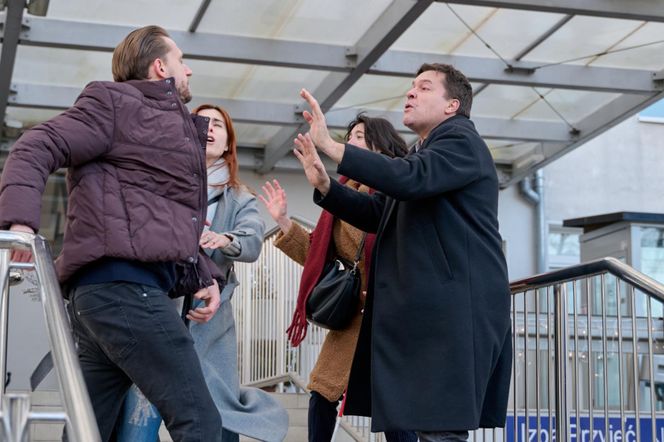 Na Wspólnej odc. 3997. Klaudia (Justyna Karłowska), Michał (Robert Kudelski), kobieta (Adrianna Kućmierz)