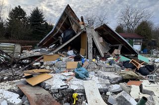Groźna eksplozja w Krakowie. Poparzony mężczyzna trafił do szpitala, z altanki nic nie zostało